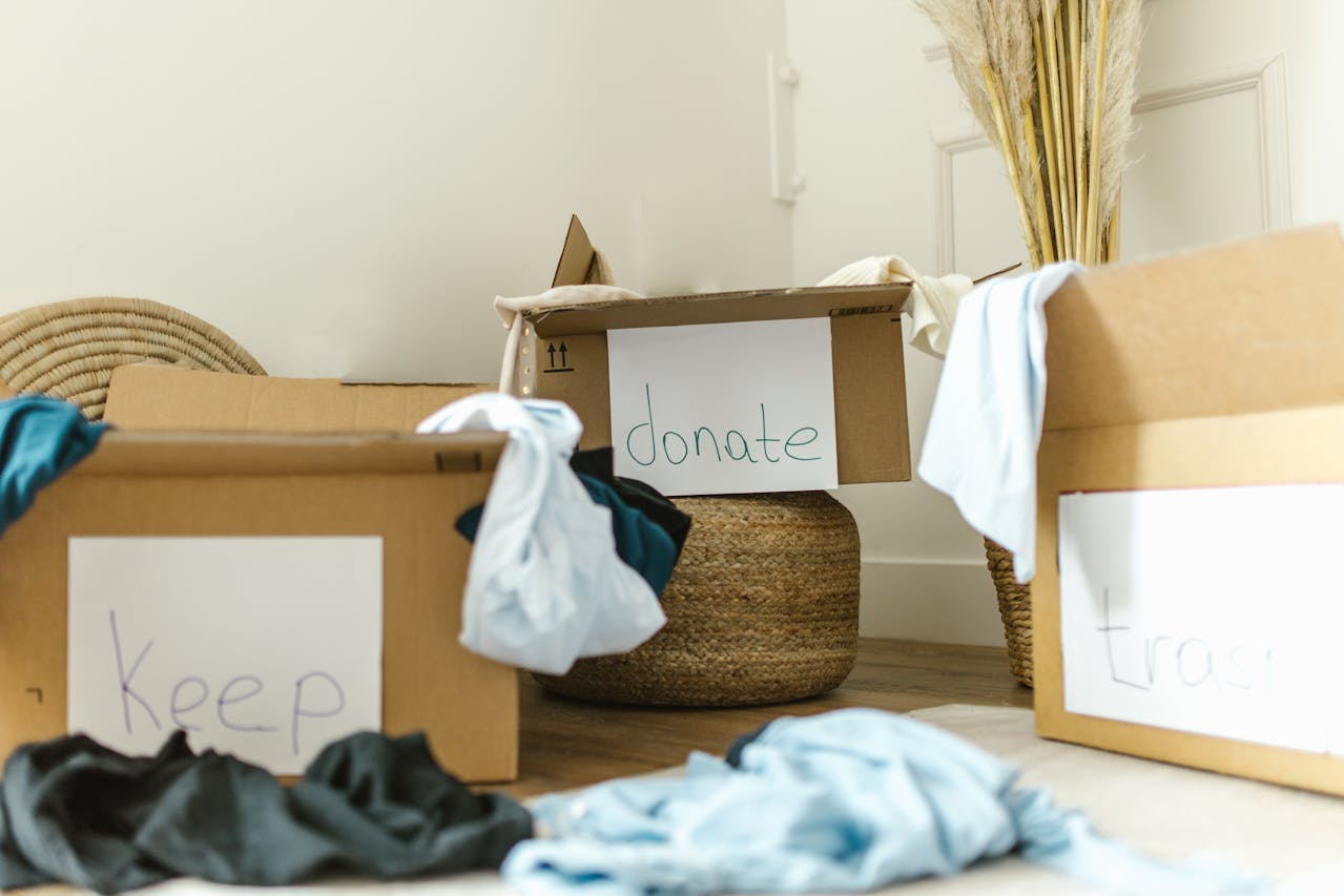 boxes labelled 'keep,' 'donate'