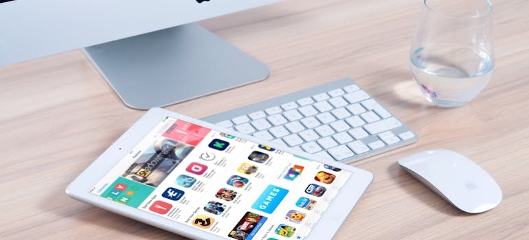 apps on the phone which can help you build a strong community in Atlanta Metro Area