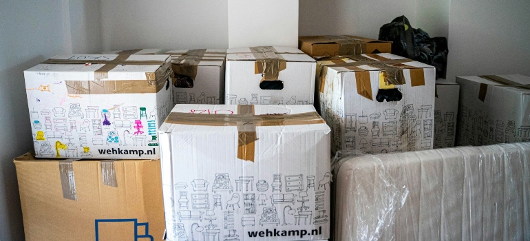 cardboard boxes to store thanksgiving decorations