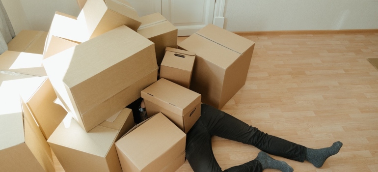 a man under a bunch of boxes waiting for movers in smyrna ga